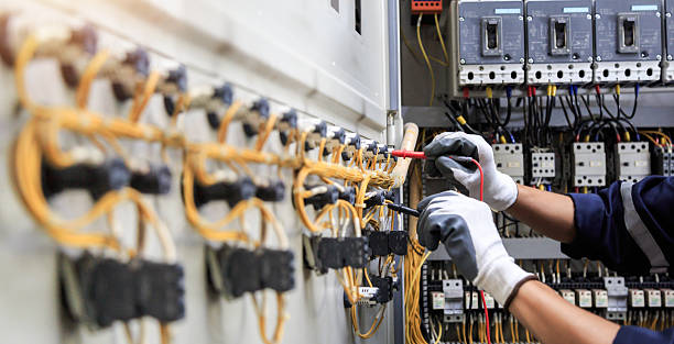 Professional Electrician technician working in Valley Forge, TN